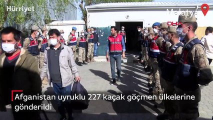 Afganistan uyruklu 227 kaçak göçmen ülkelerine gönderildi