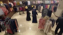 فتاة تتعمد إهانة موظفة وتصفها بالخادمة في محل بيع ملابس.. الصدمة الليلة الساعة 6:45 بتوقيت بغداد على MBC العراق