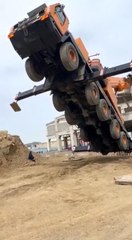 Fabrika inşaatında vinç şaha kalktı