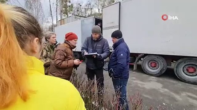 Yürek yakan tablo: Bucha'da cansız bedenlerin bulunduğu tırın önünde acı bekleyiş