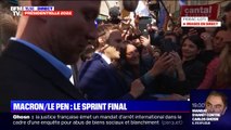 Emmanuel Macron acclamé par la foule à Figeac