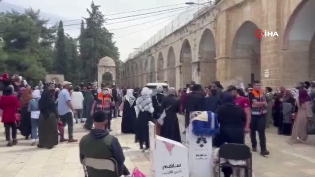 Son Dakika | Mescid-i Aksa'da yaklaşık 150 bin kişi cuma namazı kıldıİsrail polisi Mescid-i Aksa'da dron ile göz yaşartıcı gaz attı