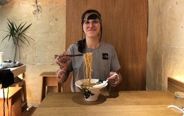 Le bouillon de nouilles préféré de Naruto se déguste au Ramen bar
