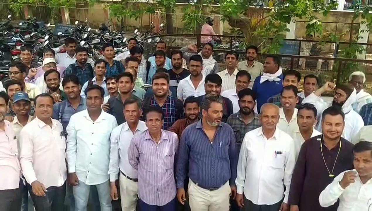 सीएम व शिक्षा मंत्री के नाम ज्ञापन सौंपा