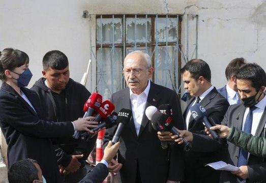 Kılıçdaroğlu, borcu nedeniyle elektriği kesilen evi ziyaretinde konuştu Açıklaması