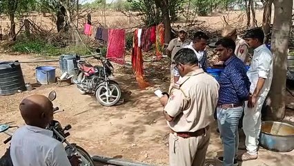 Action: लोग बैठे थे खाने के इंतजार में, अचानक उड़ गए होश...