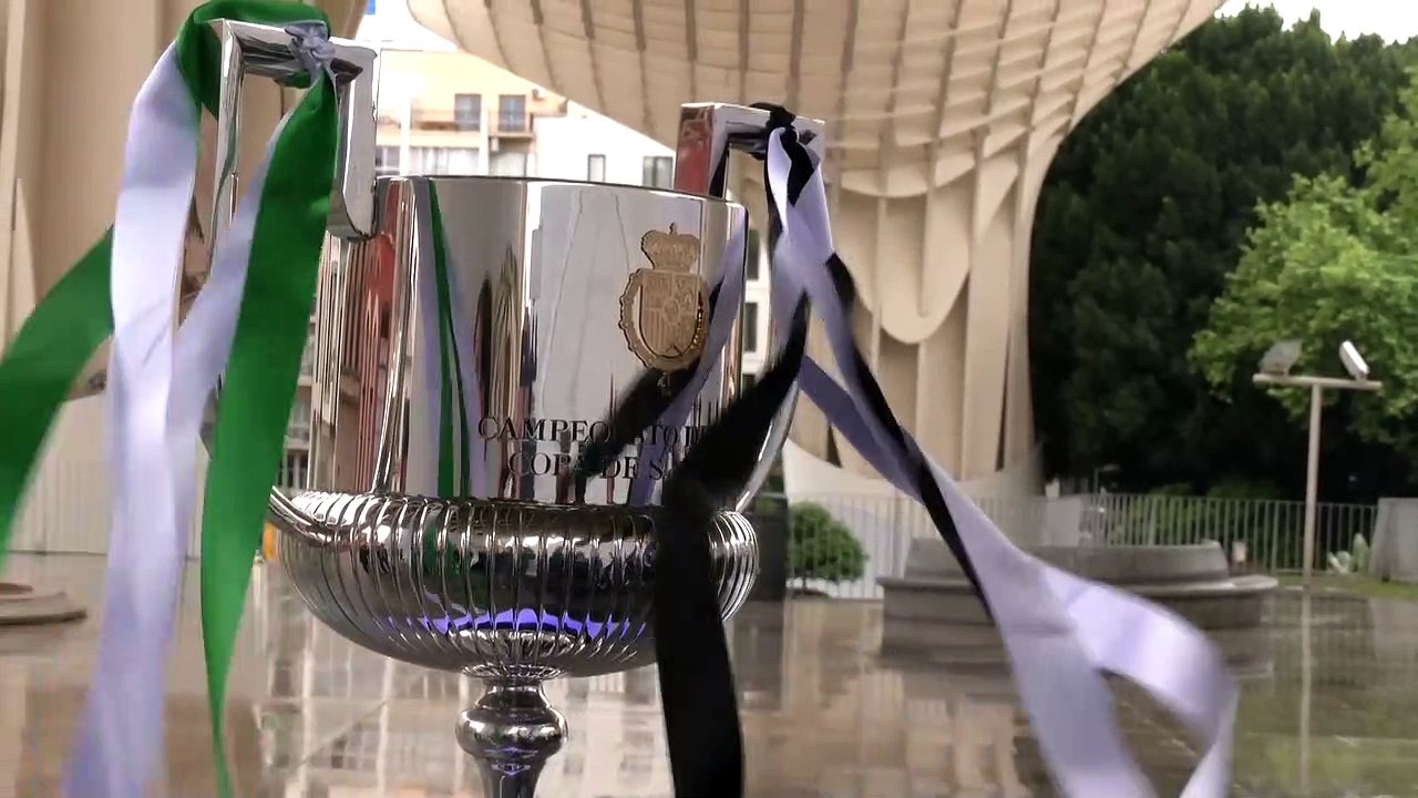 El trofeo de la Copa del Rey ya está en Sevilla para la final Betis-Valencia