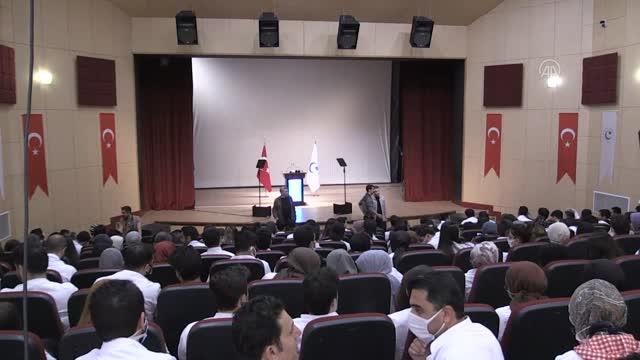 Sağlık Bakanı Koca, Adıyaman'da tıp fakültesi öğrencileriyle buluştu