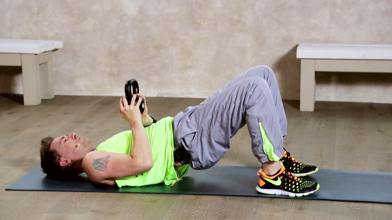 FITNESS - Exercice avec des haltères