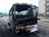 İşçi taşıyan seyir halindeki minibüs alev alev yandı