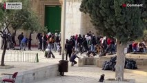 شاهد: مواجهات بين محتجين فلسطينيين والشرطة الإسرائيلية في الأقصى تؤدي إلى سقوط 57 جريحاً