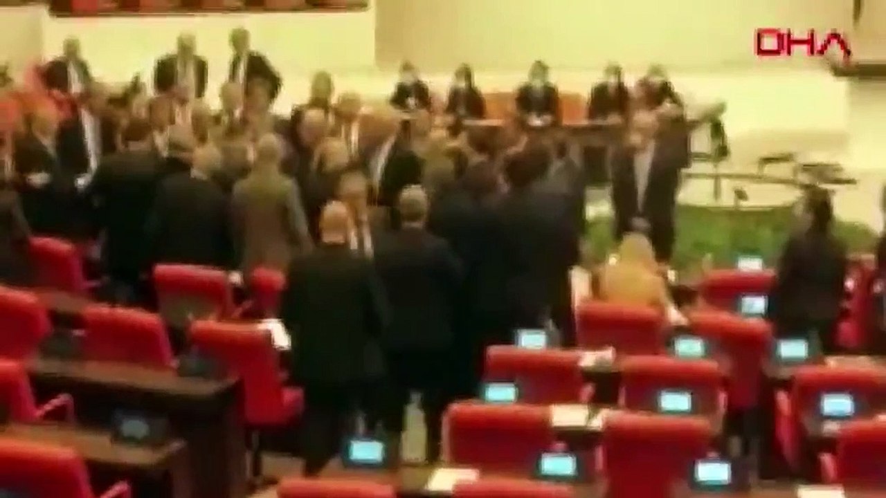 TBMM'de tansiyon yüksedi! CHP ve MHP'li vekiller arasında gerginlik