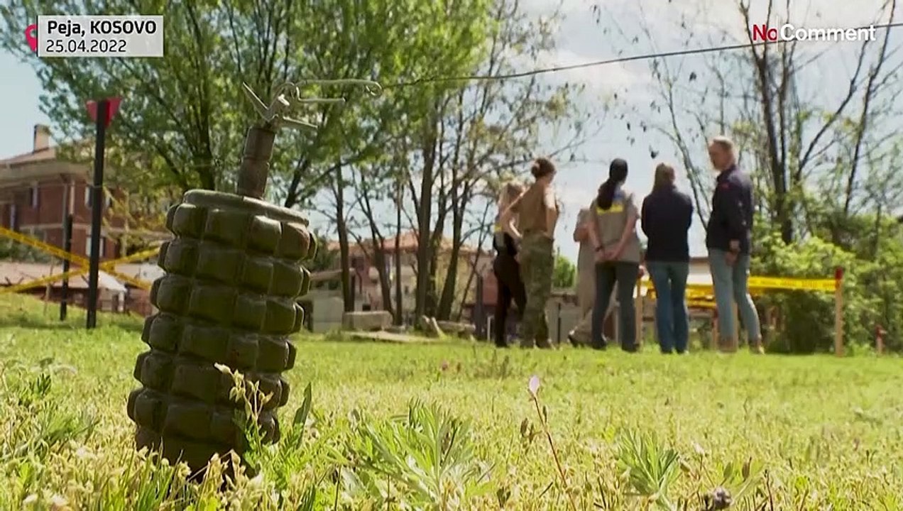 Des Ukrainiennes prennent des cours intensifs de déminage