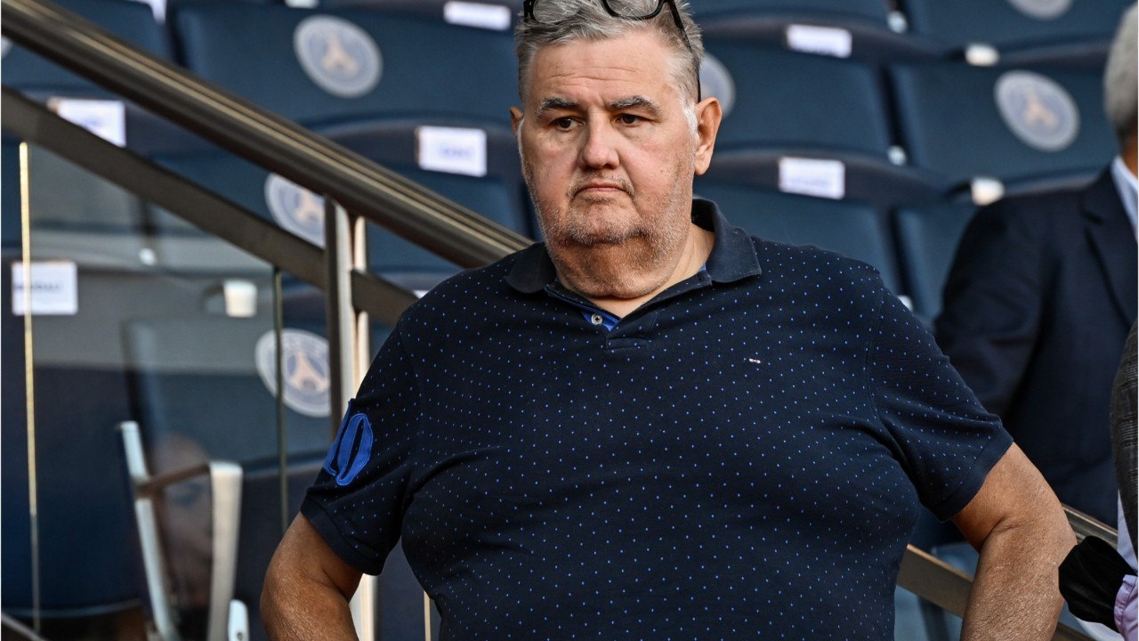 VOICI : Pierre Ménès hospitalisé : il donne des nouvelles de son état de santé