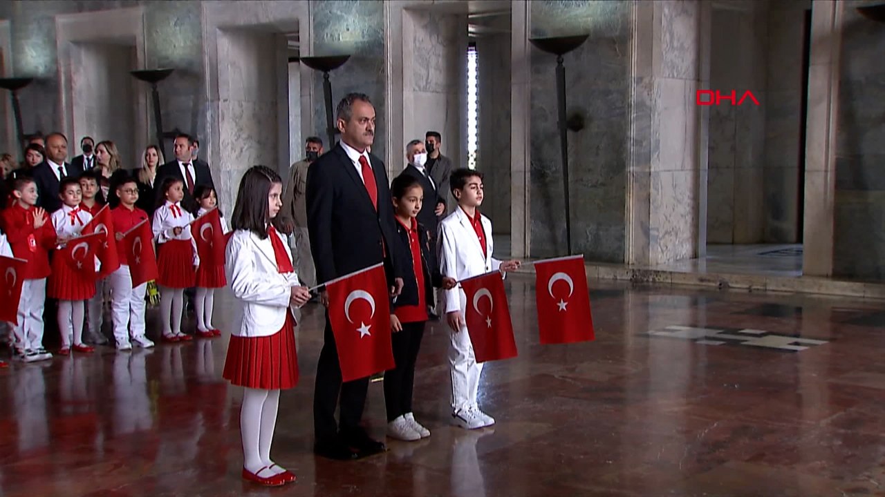Milli Eğitim Bakanı Mahmut Özer, Anıtkabir'i ziyaret etti