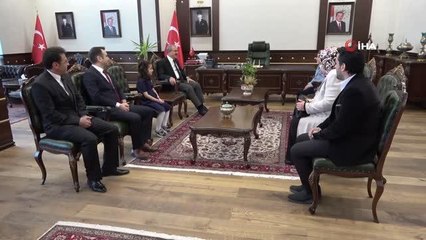 Vali Toraman koltuğunu 4. Sınıf öğrencisi Alper'e devretti