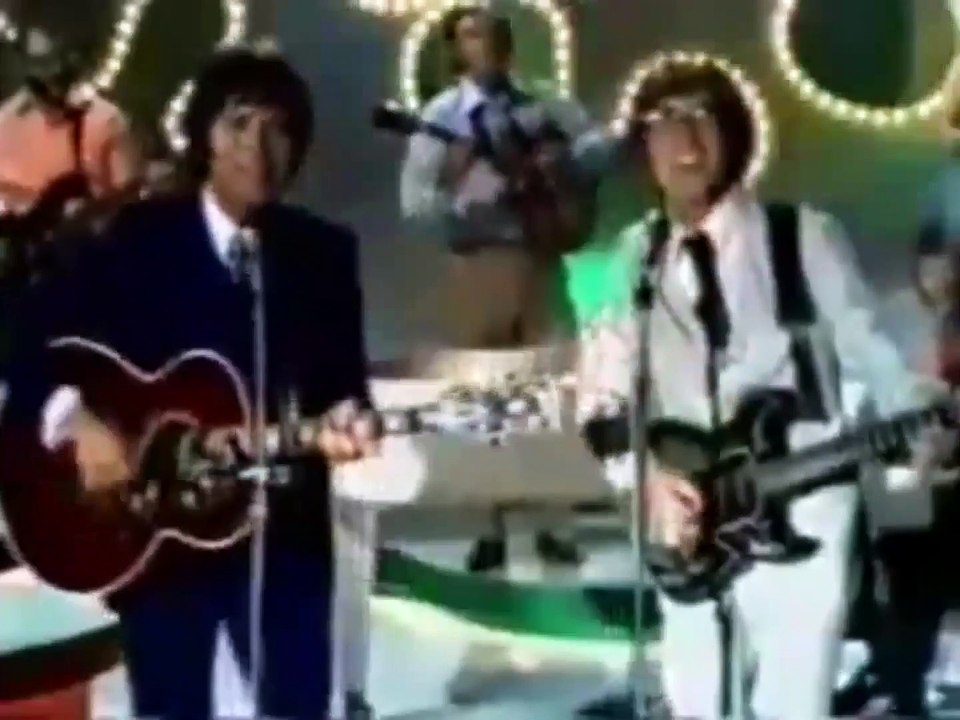 WAKE UP LITTLE SUZIE by Cliff Richard & Hank Marvin - live performance 1970