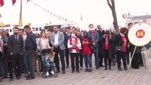 23 Nisan'da Kadıköy'de Atatürk anıtına çelenk sunuldu