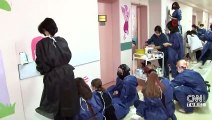 Hastanede tedavi gören çocuklar, hastane duvarını tuvale dönüştürdü