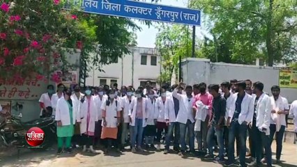 मेडिकल कॉलेज में अव्यवस्था पर बिफरे स्टुडेण्ट्स, कलक्ट्रेट पर प्रदर्शन