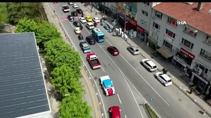 23 Nisan coşkusu klasik otomobillerle Kadıköy sokaklarına taştı