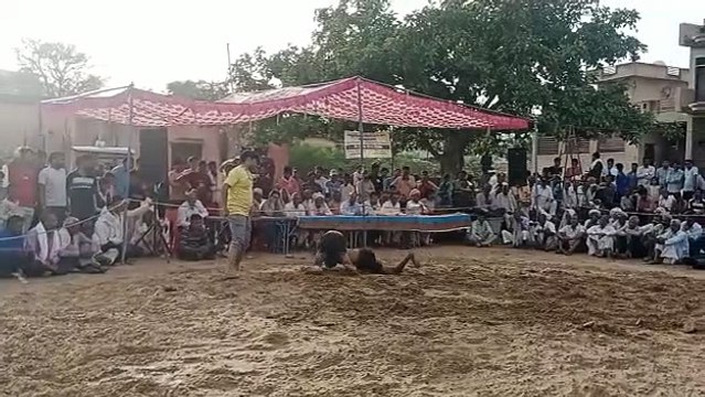 मणकसास में शीतला माता के मेले में उमड़ी भीड़