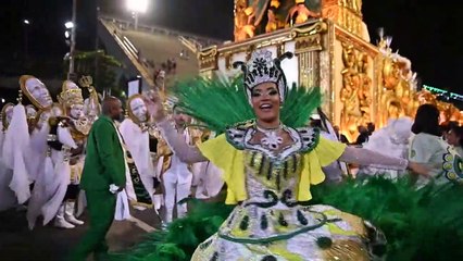 Brésil: Rio renoue avec le carnaval après deux ans de covid