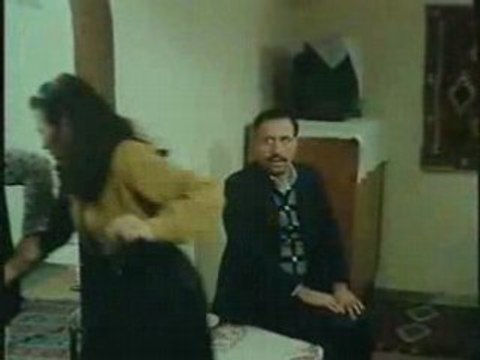 Boynu Bükük Küheylan - Kemal Sunal'dan karı dayağı :)