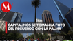 Capitalinos se toman selfies en glorieta de La Palma en CdMx antes de retiro por hongo