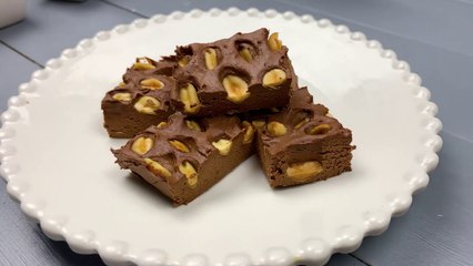 Fantastic and fast dessert without flour and sugar with excellent taste and suitable for vegans