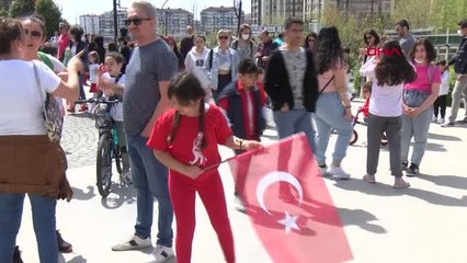 BEYLİKDÜZÜ'NDE 23 NİSAN ÇOCUK FESTİVALİ KORTEJ YÜRÜYÜŞÜYLE BAŞLADI