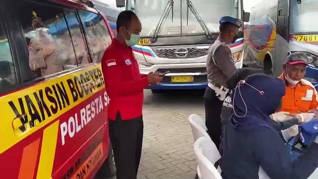 Hadapi Mudik Lebaran 2022, Kapolresta Sidoarjo Sidak Kesiapan Armada Bus Dan Layani Vaksin Booster
