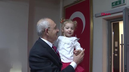 Kılıçdaroğlu, genel merkezde çocuklarla buluştu+