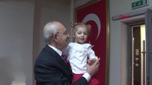 Kılıçdaroğlu, genel merkezde çocuklarla buluştu+