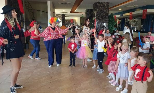 TÜRK, RUS VE UKRAYNALI ÇOCUKLAR 23 NİSAN'I KUTLADI