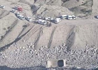 KAMYON KÖMÜR OCAĞINDA 200 METREDEN YUVARLANDI 1 ÖLÜ, 1 YARALI