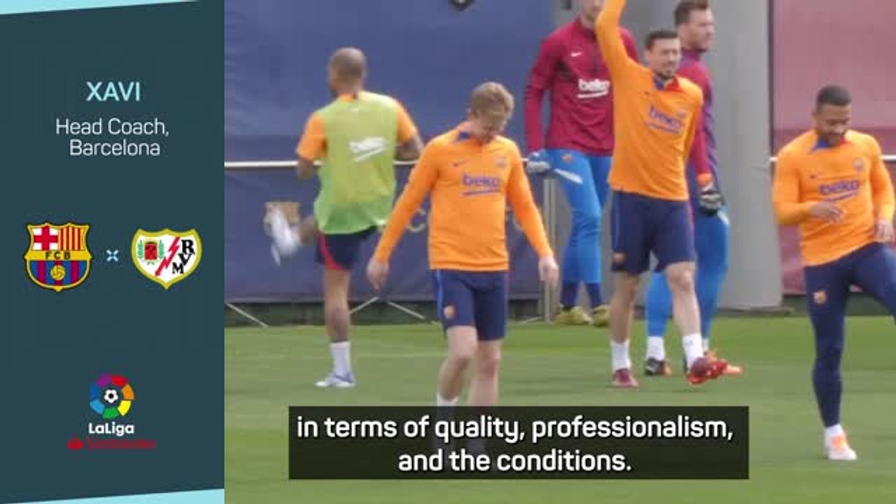 Xavi asks United target De Jong to 'mark an era' at Barca