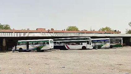 खटारा बसें तो नीलामी में भेजीं, पर 'स्टैंड' हो रहा 'खटारा', उसका क्या करें