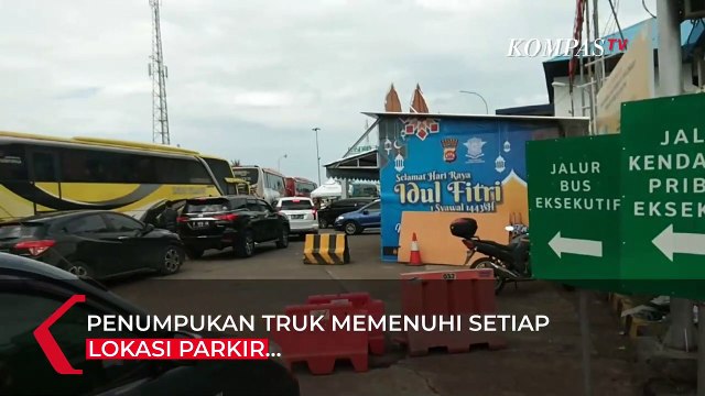 Ratusan Truk Mengantre di Pelabuhan Merak Banten Hingga Sopir Truk Bermalam
