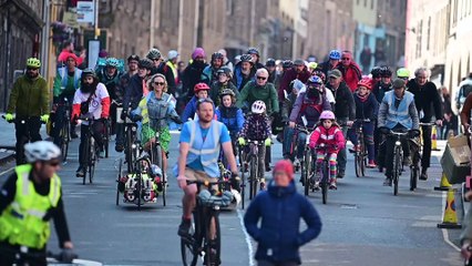 Pedal On Parliament - Cyclist in Edinburgh ask for Scotland to become a cycle-friendly country