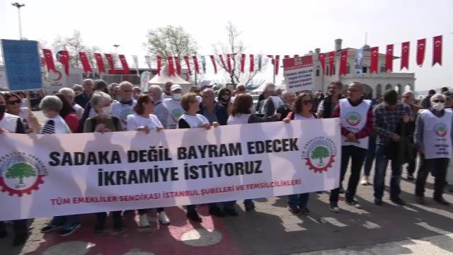 Emekliler, Bayram İkramiyesine Zam Yapılmamasını Kadıköy'de Protesto Etti: Bakan Fanusta mı Yaşıyor? Bu Siyasi İntihardır