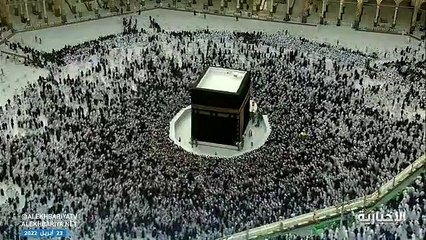 شاهد بالفيديو الآن - - المعتمرون يُشكّلون لوحة إيمانية في الحرم المكي. - - - - - (1)