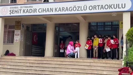 Vezneciler şehidinin oğlu, babasının adının verildiği okulda 23 Nisan şiiri okudu