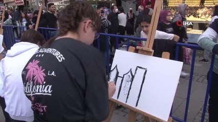 Ümraniye'de düzenlenen 23 Nisan etkinliklerinde çocuklar doyasıya eğlendi