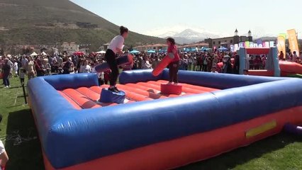 "70, 80 ve 90'lar Sokakta Oynuyor Çocuklar" sergisi açıldı