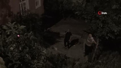 Çay içerken şok yaşadılar... Takla atan araç evin avlusuna uçtu