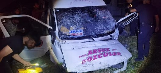 HATAY'DA YOLCU MİNİBÜSÜ TAKLA ATTI 12 YARALI