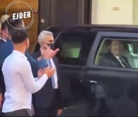 Bakan Çavuşoğlu Uruguay'da protestoculara "bozkurt" işaretiyle tepki verdi