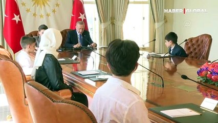 Cumhurbaşkanı Erdoğan, Bakan Özer ve beraberindeki öğrencileri kabul etti