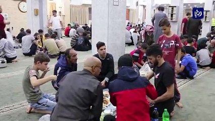 الإفطار الجماعي.. صورة تلاحم بين أبناء الحي الواحد